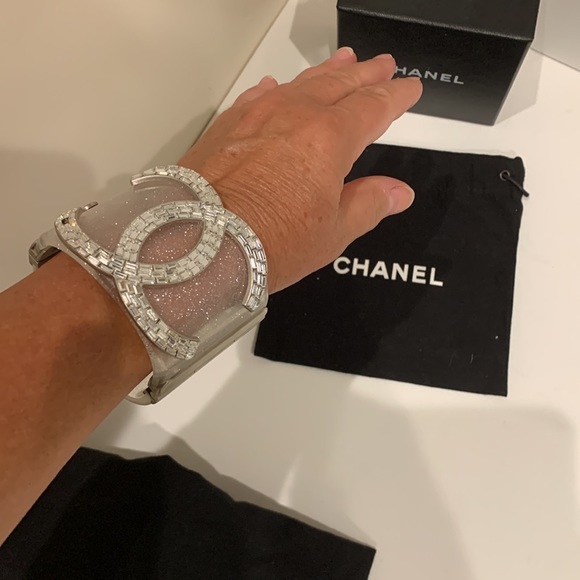 CHANEL 🤍 Rare Sparkle Bling Lucite Emerald Cut Crystal Cuff CC Logo Bracelet 🦄 - Picture 13 of 16